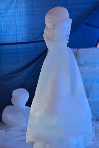 巨大雪像がずらり、チェコの「雪の王国」展