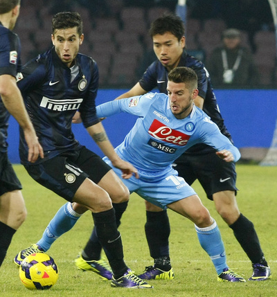 ナポリが点の取り合い制す、インテルは長友ゴールも及ばず