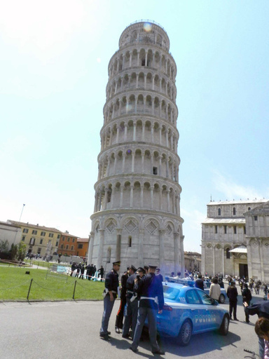 ピサの斜塔で邦人観光客が死亡 63歳男性、塔内で体調崩す