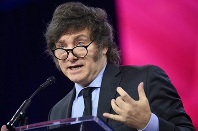 中絶は「殺人」 アルゼンチン大統領、高校生の前で明言