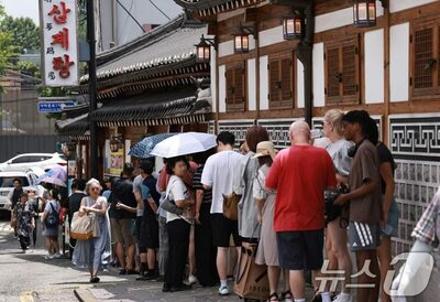 韓国の「初伏」、サムゲタン店に60人の列…エヌビディアCEO訪問でも話題