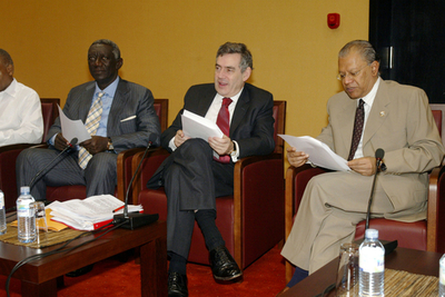 英連邦首脳会議、法的拘束力を持つ排出ガス削減量の設置について合意に至らず