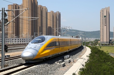 「一帯一路」鉄道の試運転実施　年内開通予定