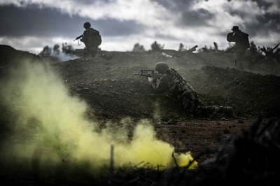 ウクライナ新兵、仏国内で実戦訓練 前線派遣に備え