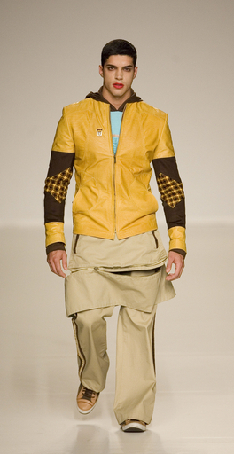 ＜08/09年秋冬マドリード・コレクション＞カルロス・バレンズエラ、新作を発表