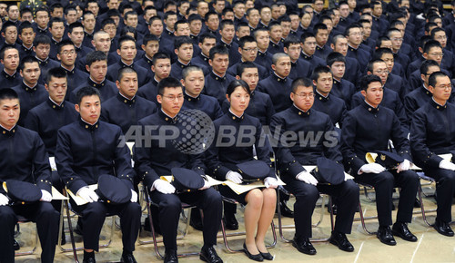 麻生首相 防衛大卒業式で訓示 写真8枚 ファッション ニュースならmode Press Powered By Afpbb News