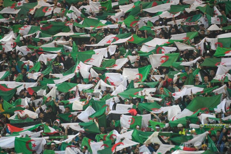 アルジェリアのサッカースタジアムで群衆事故、1人死亡