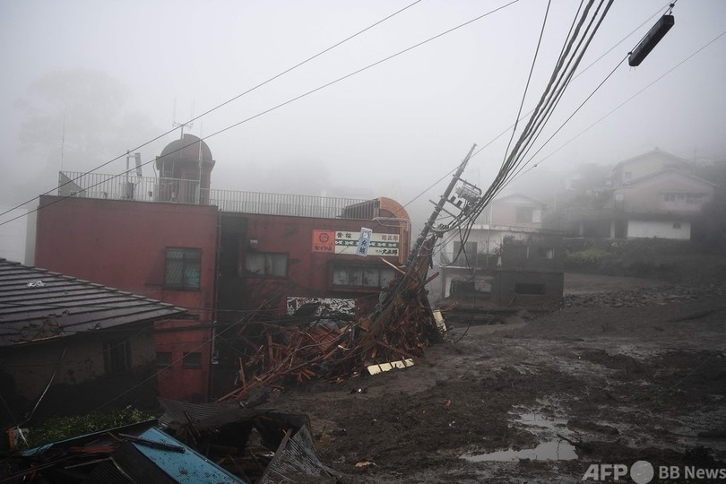 熱海で土石流、2人心肺停止 約20人の安否不明