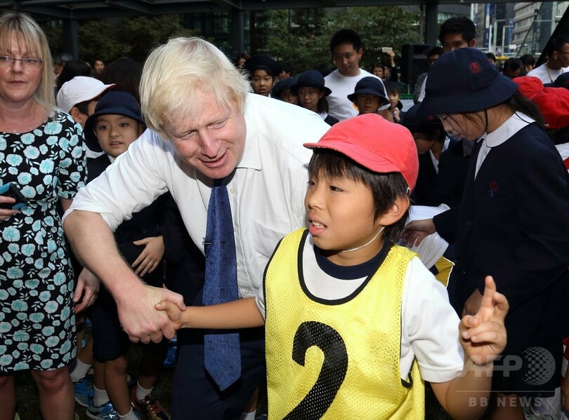 訪日中のロンドン市長、小学生らとラグビー楽しむ
