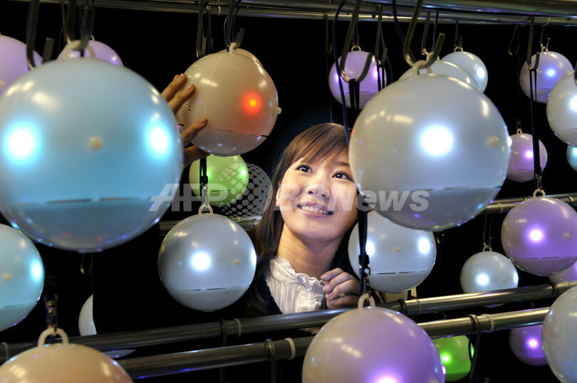 花粉シーズンに立ち向かう、5色の花粉計測器「ポールンロボ」