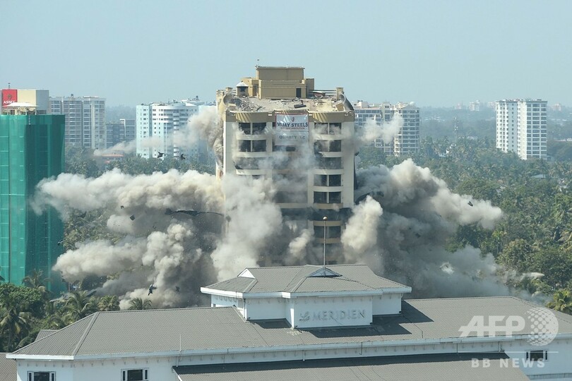 343世帯入居の高級高層マンション爆破、環境規制違反で インド
