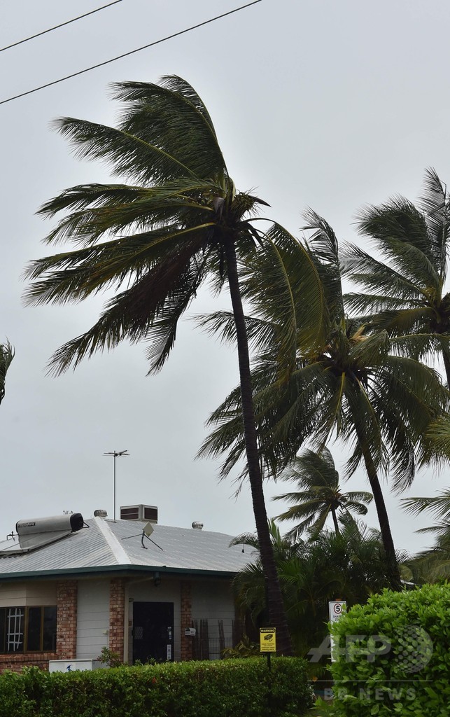 巨大サイクロン「デビー」、豪北東部に上陸 最大風速75メートル