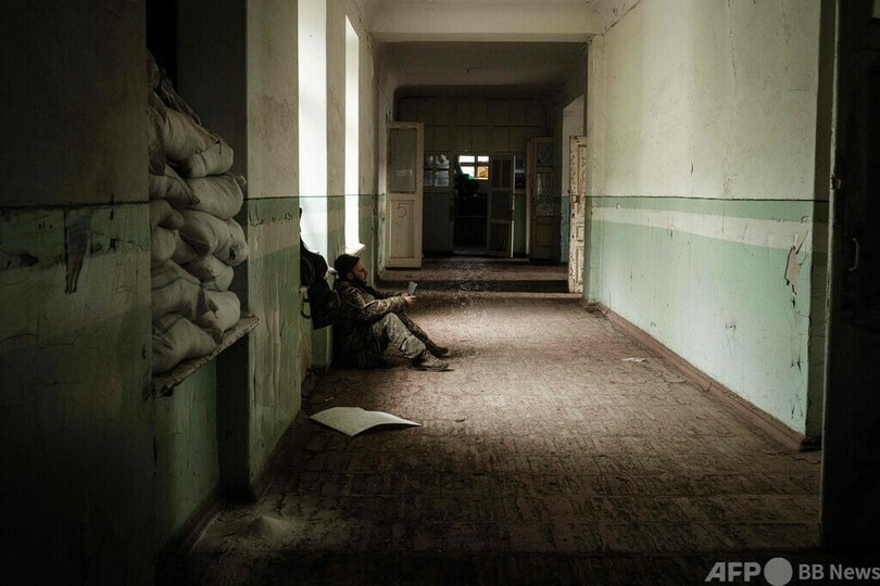 疲弊した前線部隊、つかの間の安息 ウクライナ東部