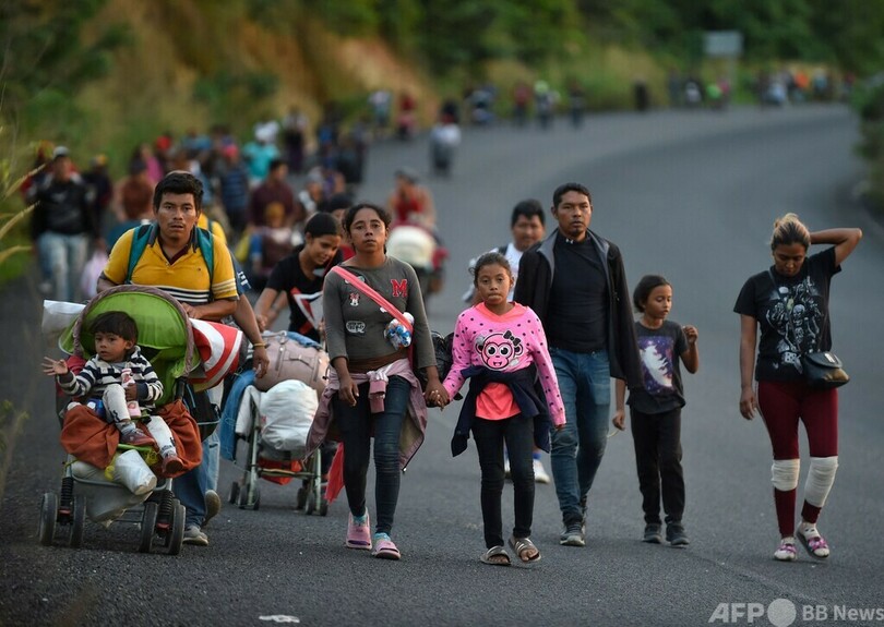 メキシコ、不法移民600人保護 トレーラー2台で移動