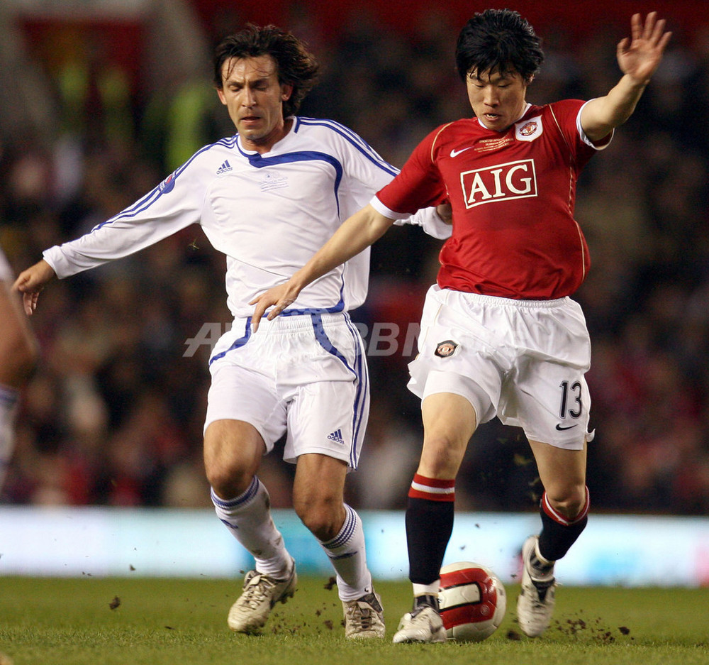 サッカー 親善試合＞マンチェスター・ユナイテッド 4-3で欧州選抜に