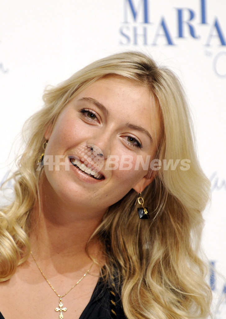 シャラポワ来日、「コールハーン」とのコラボアイテムを発表