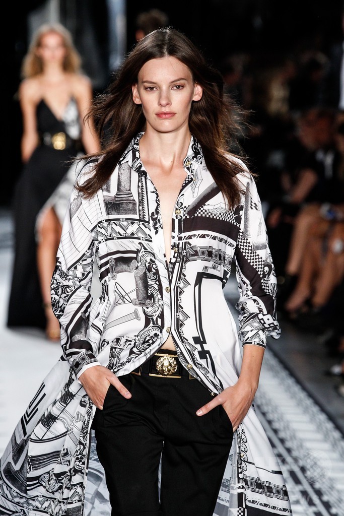 アンソニー・バカレロとコラボ、「ヴェルサス ヴェルサーチ」15年春夏