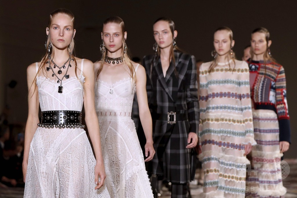 「アレキサンダー・マックイーン」17年春