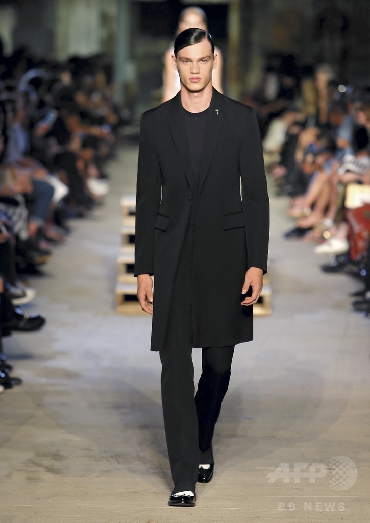 「ジバンシィ」16年春夏コレクション