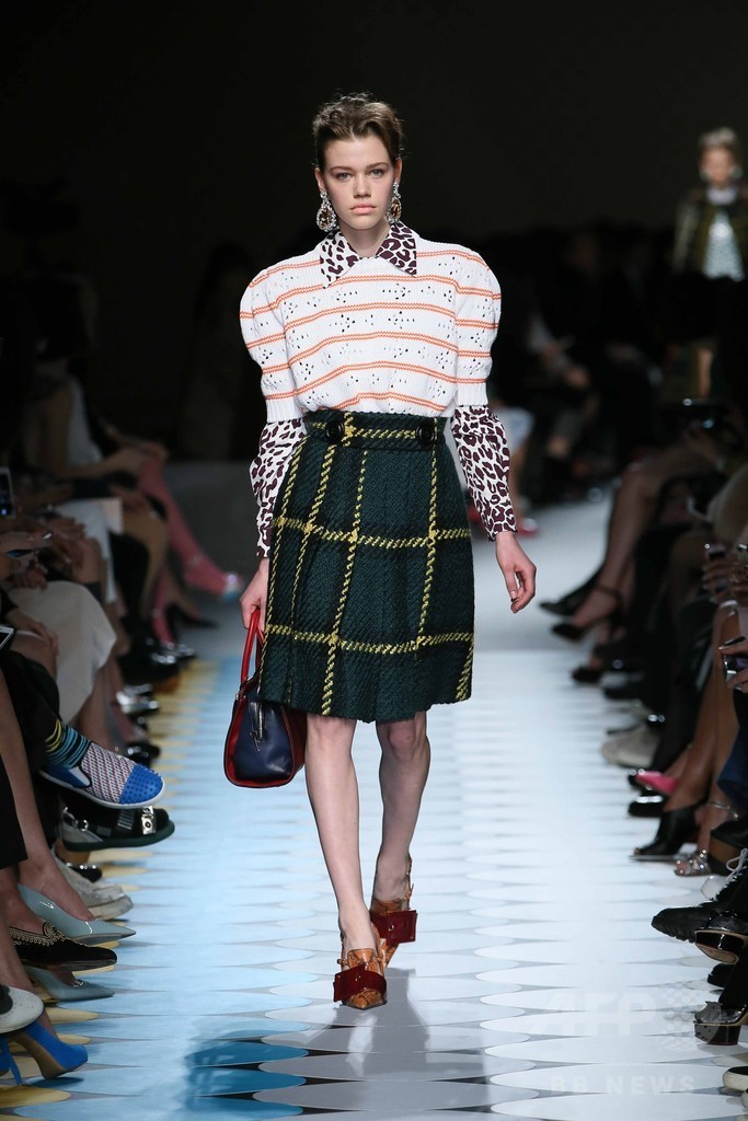 「ミュウミュウ」南青山店オープン、ショー＆パーティーを開催