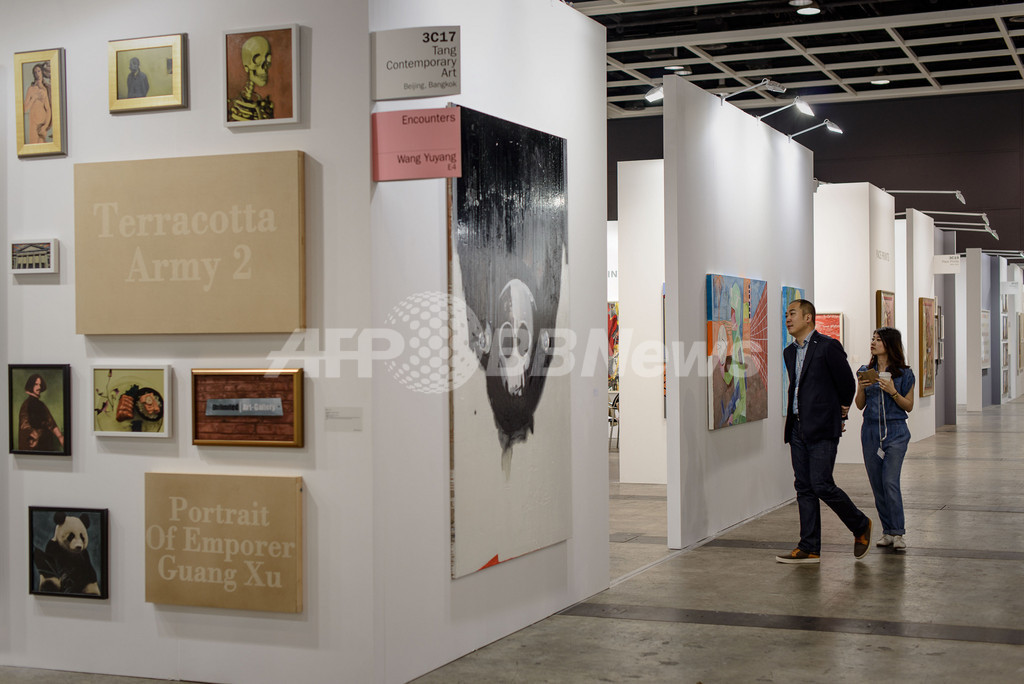 香港で初の「アート・バーゼル」開催、草間彌生の作品も展示