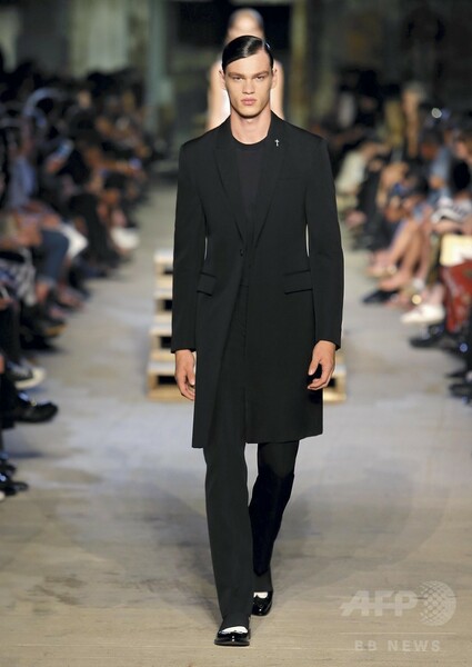 「ジバンシィ」16年春夏コレクション