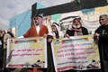 パレスチナ自治区ガザ地区のヌスラト難民キャンプの国連事務所前で、米国の拠出金凍結に抗議するパレスチナ人ら（2018年1月17日撮影）。(c)AFP PHOTO / MAHMUD HAMS