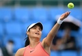 女子テニス、韓国オープン、シングルス準々決勝。サーブを打つエマ・ラドゥカヌ（2024年9月21日撮影）。(c)Jung Yeon-je / AFP