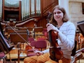 ポーランドのワルシャワ・フィルハーモニーホールでキーウ交響楽団のリハーサルに臨むオレクシー・プシェニチニコフさん（2022年4月19日撮影）。(c)JANEK SKARZYNSKI / AFP