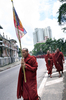 2007年9月18日、ミャンマー最大の都市ヤンゴン（Yangon）で反軍事政権デモを行う僧侶ら。(c)AFP