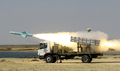 イラン海軍がホルムズ海峡（Strait of Hormuz）で行った軍事演習で発射される短距離ミサイル「Nasr」（2012年1月1日撮影）。(c)AFP/JAMEJAMONLINE/EBRAHIM NOROOZI
