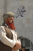 2007年9月14日、カブール（Kabul）中心部のPul-e Kheshtiモスクで祈る男性。(c)AFP/MASSOUD Hossaini