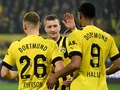 22-23ドイツ・ブンデスリーガ1部第25節、ボルシア・ドルトムント対ケルン。チーム6点目を決め、チームメートと喜び合うボルシア・ドルトムントのマルコ・ロイス（中央奥、2023年3月18日撮影）。(c)INA FASSBENDER / AFP