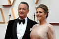 米俳優のトム・ハンクスさんと妻で女優のリタ・ウィルソンさん（2020年2月9日撮影）。(c)Robyn Beck / AFP
