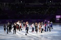 平昌冬季五輪、フィギュアスケートのエキシビションで演技を披露する選手たち（2018年2月25日撮影）。(c)AFP/Mladen ANTONOV