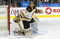 NHLデビュー戦でこの試合のファーストスターに選出されたブルーインズのゴーリー、%%Tuukka Rask%%。(c)AFP/Getty Images Dave Sandfor
