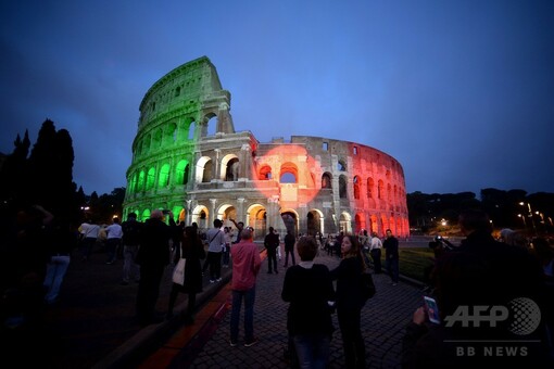 日伊国交樹立150周年、国旗モチーフにコロッセオをライトアップ 写真14枚 国際ニュース：AFPBB News