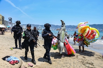 【今日の1枚】ビーチで重装備 メキシコ