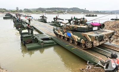 米韓が合同で渡河演習…韓国型装備「水龍」も初投入