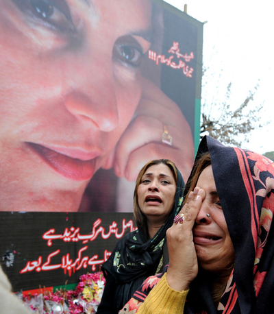 ブット元首相の死因は爆風、英調査チーム