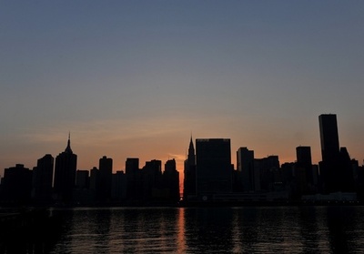 手すりが壊れて高層住宅から女性が転落死、米ニューヨーク