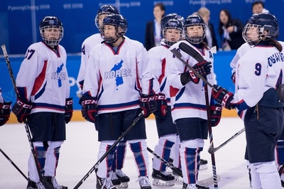 南北合同チーム、歴史的初戦でスイスに0-8の完敗 アイスホッケー女子