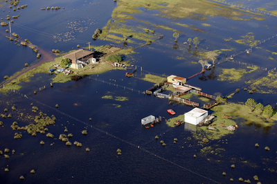 オーストラリア東海岸、嵐に続く洪水で復旧作業が難航