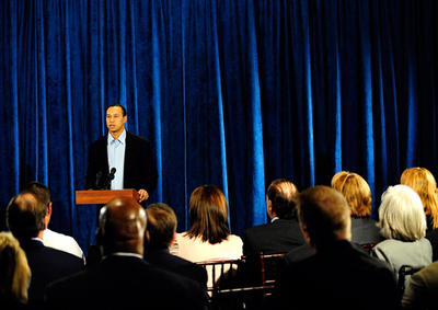 ウッズ騒動で注目のセックス依存治療、米国で一大産業に