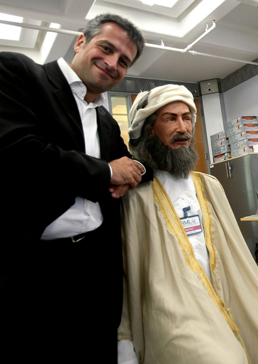 世界初のアラビア語を話す人型ロボット「イブン・シーナー」