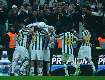 ユベントスが首位堅持、フィオレンティーナは8人のローマに快勝