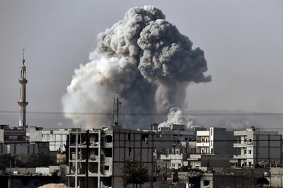 米軍主導のシリア空爆、開始から1か月 死者553人