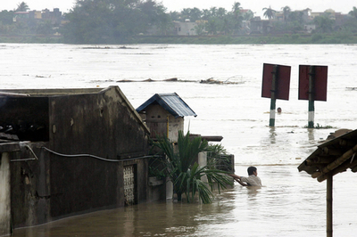 台風14号ベトナムで猛威　死者20人、行方不明者8人