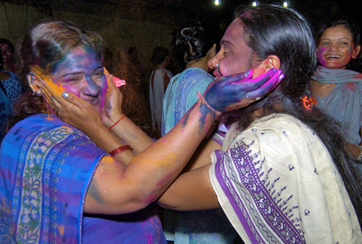 春の訪れを祝うお祭り「Holi」 - パキスタン