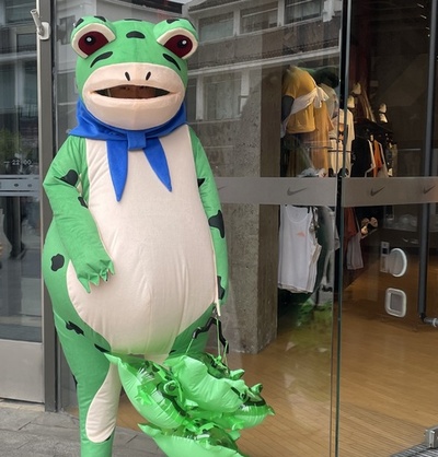 中国で生活苦から「子どもを売る」 カエルたちの物語